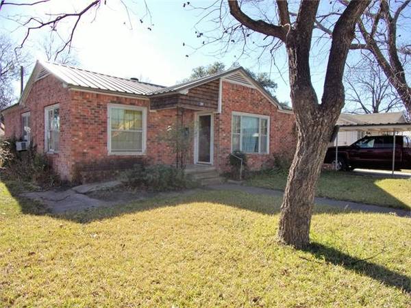 206 E Dry Street,  San Saba,  TX 76877