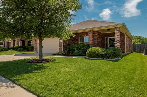 909 Iona Drive, Fort Worth, TX 76120