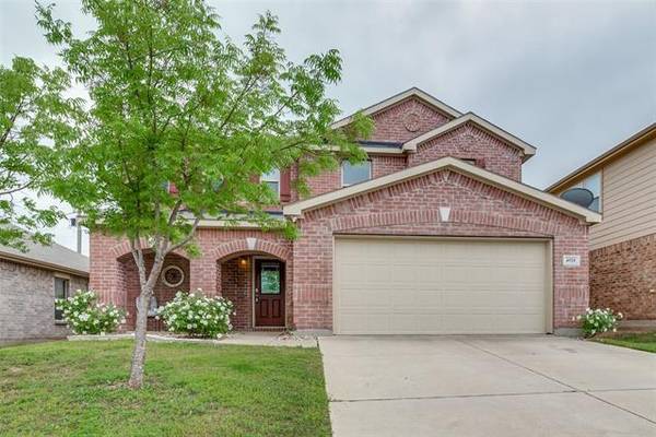 6928 Glade Oaks Drive, Fort Worth, TX 76120