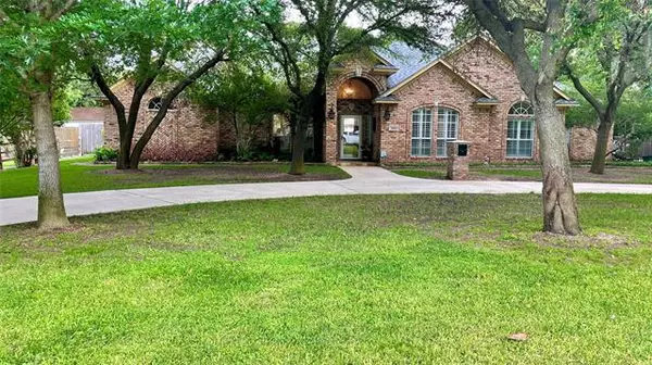 5001 White Oak Lane, River Oaks, TX 76114