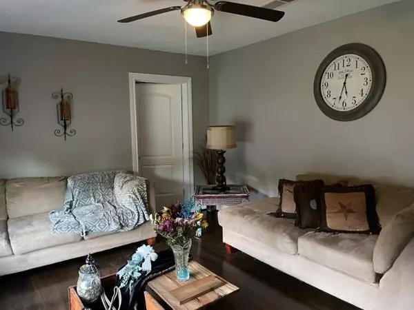 River Oaks, TX 76114,621 Frontier Street