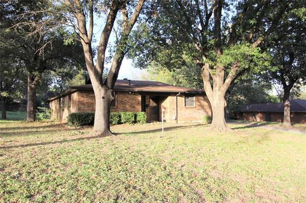 4718 Hope Street, River Oaks, TX 76114