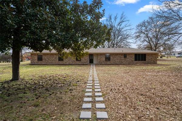 202 Gray Street, Pittsburg, TX 75686