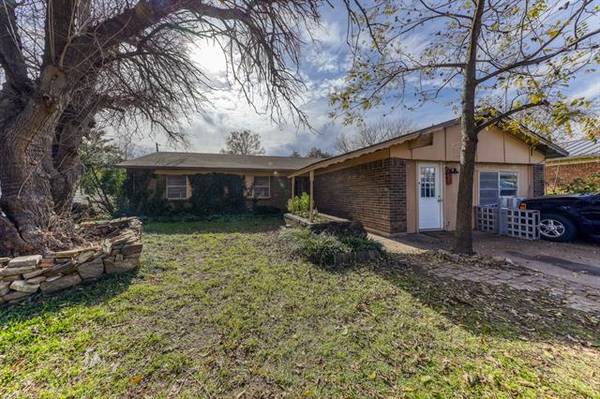 2804 Sharon Drive, Mineral Wells, TX 76067