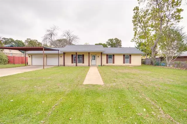 720 Arledge Street, Azle, TX 76020