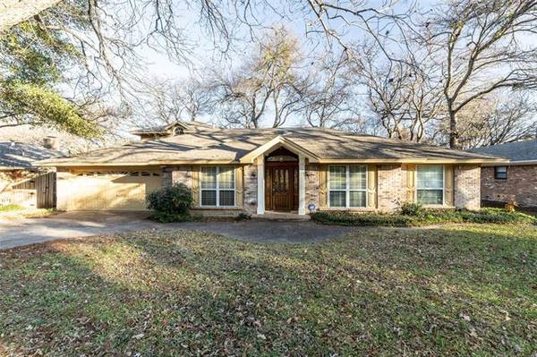 2301 Brookside Drive, Arlington, TX 76012