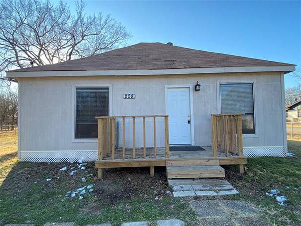 208 N Martin Street, Quinlan, TX 75474