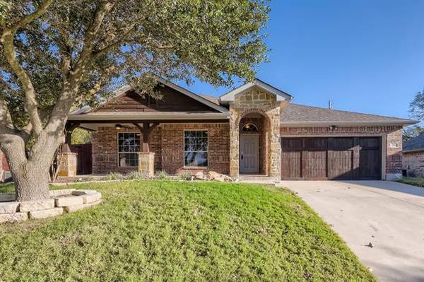 207 Carriage Drive, Willow Park, TX 76087