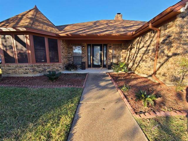 7117 Starnes Road, North Richland Hills, TX 76182