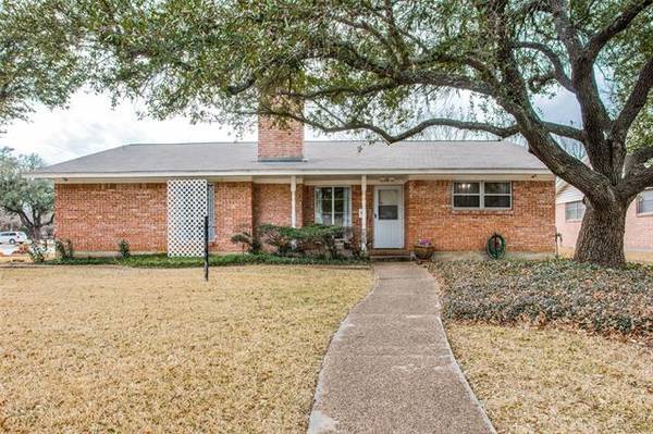 1101 Hillside Drive, Gainesville, TX 76240