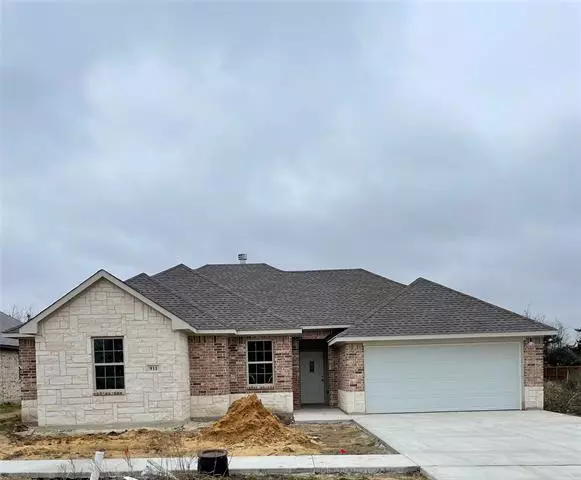 911 S Mulberry Street, Ennis, TX 75119