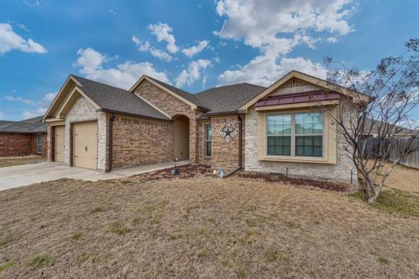 1413 Columbia Drive, Midlothian, TX 76065