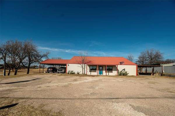 912 W Highway 82, Nocona, TX 76255