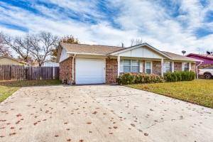 1302 Rebecca Drive, Gainesville, TX 76240