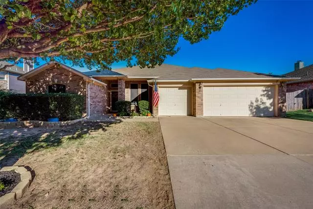 712 Madeline Court, Azle, TX 76020