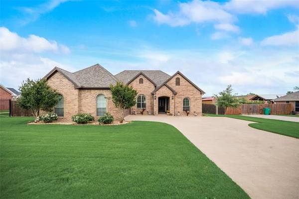 1403 Hickory Drive, Pilot Point, TX 76258