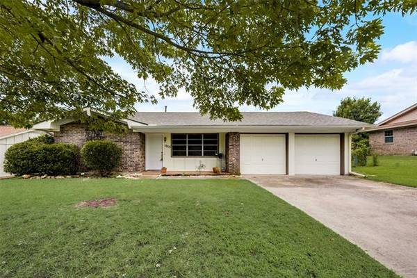 1905 Floral Drive, Gainesville, TX 76240