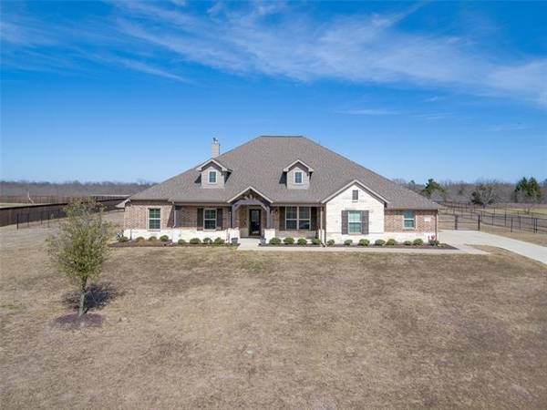 1121 Christie Lane, Oak Ridge, TX 75161