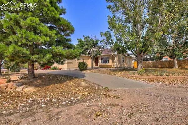 496 S HAHNS PEAK AVE, Pueblo West, CO 81007