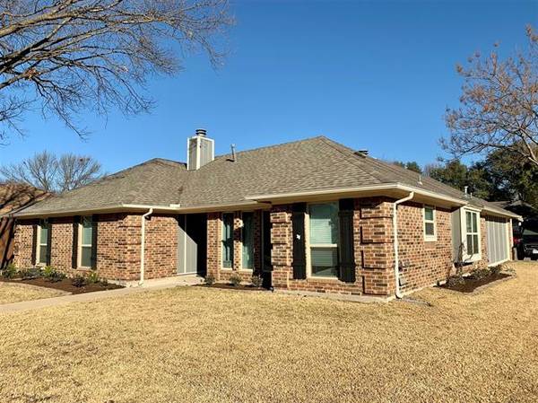 1943 Oakbluff Drive, Carrollton, TX 75007