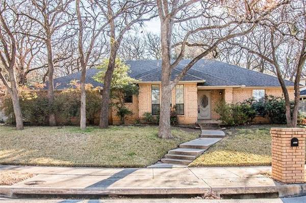 3828 Berkshire Lane, Bedford, TX 76021