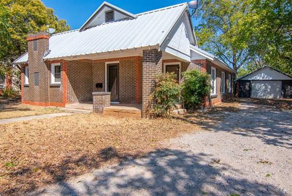 2804 Austin Avenue, Brownwood, TX 76801