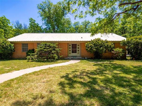 1402 Magnolia Street, Brownwood, TX 76801