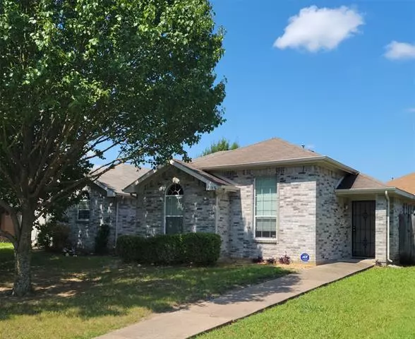 529 Monarch Drive, Lancaster, TX 75146