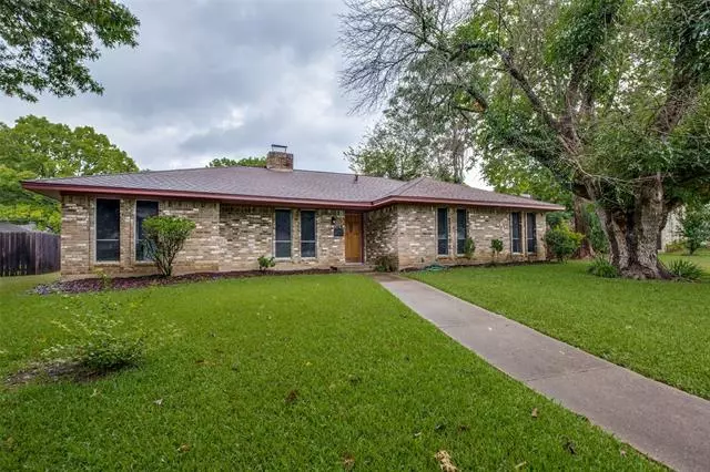 955 Oakbluff Drive #Dr., Lancaster, TX 75146