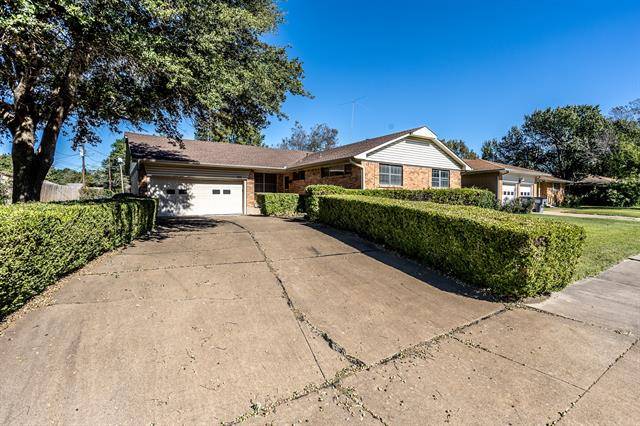 933 POINSETTIA Drive, Lancaster, TX 75146