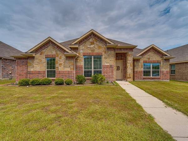 1933 Rainwater Way, Lancaster, TX 75146