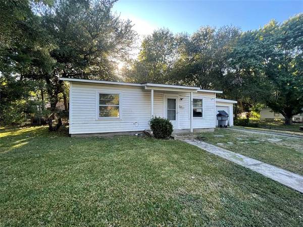 611 N Elm Street, Lancaster, TX 75146