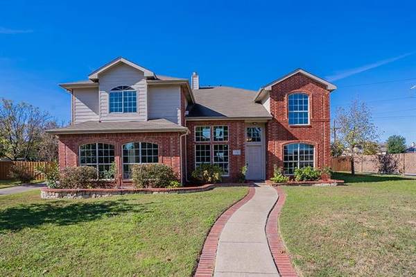 490 Cloverleaf Drive, Lancaster, TX 75146