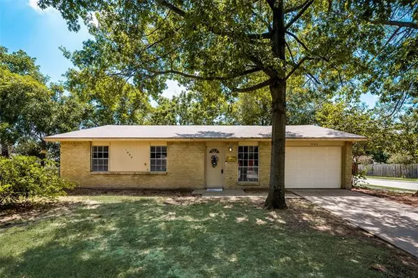 1026 Briarwood Drive, Lewisville, TX 75067