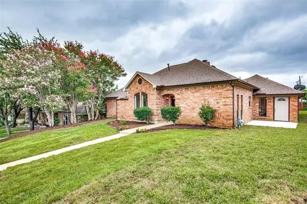 Irving, TX 75062,3524 Briarcliff Court N