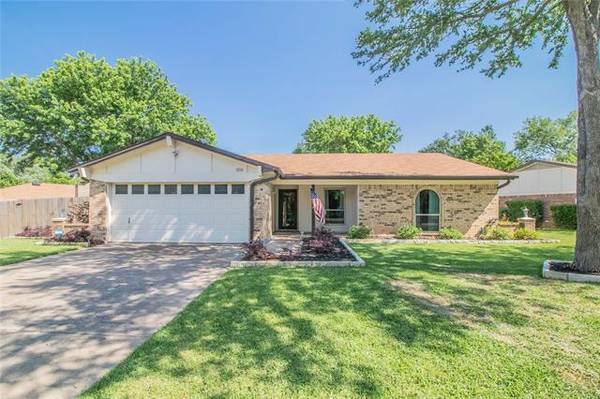 3216 Mossy Oak Lane, Bedford, TX 76021