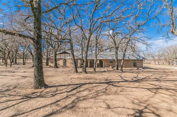 401 Trussell Drive, Springtown, TX 76082