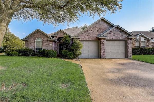 200 W Glen Meadow Drive, Glenn Heights, TX 75154