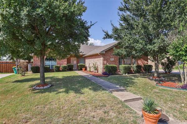 705 Roaring Springs Drive, Glenn Heights, TX 75154