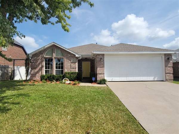 301 W Glen Meadow Drive, Glenn Heights, TX 75154