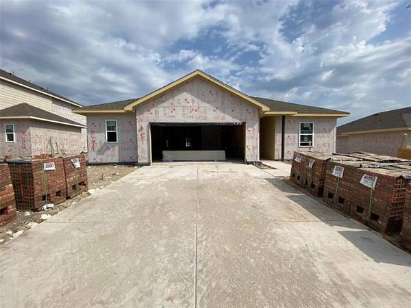 2604 Salado Creek Lane, Glenn Heights, TX 75154