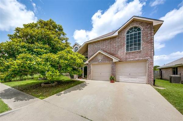 313 Pebblebrook Lane, Glenn Heights, TX 75154