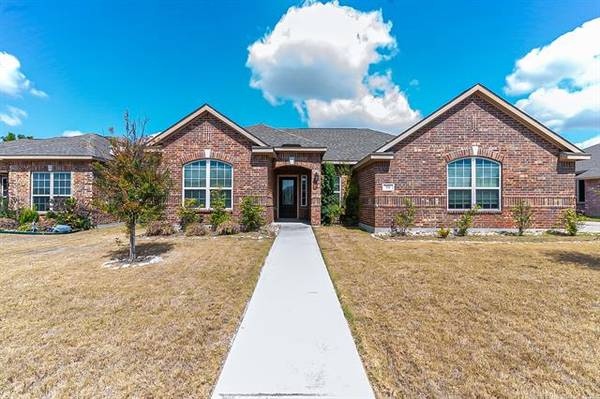 715 Roaring Springs Drive, Glenn Heights, TX 75154