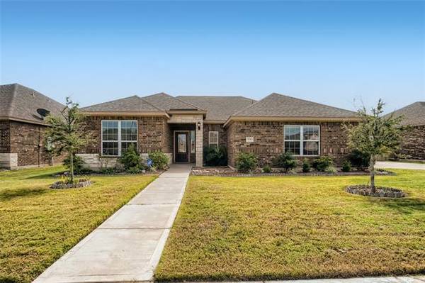 604 Roaring Springs Drive, Glenn Heights, TX 75154