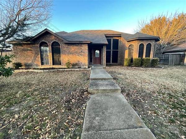 8701 Woodlake Drive,  Rowlett,  TX 75088