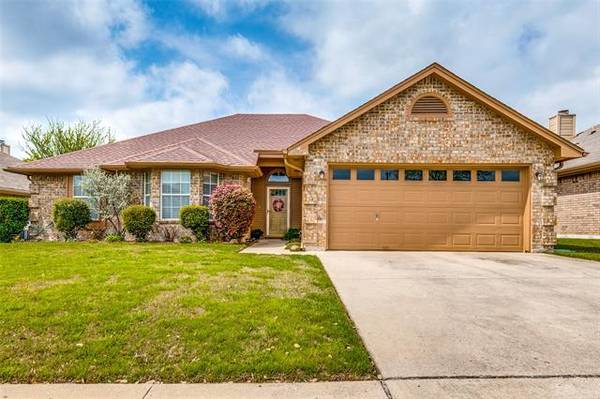 7313 Amber Drive, Watauga, TX 76148