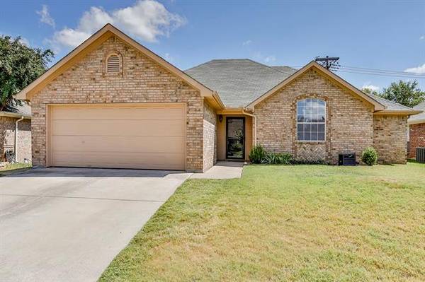 7416 Amber Drive, Watauga, TX 76148