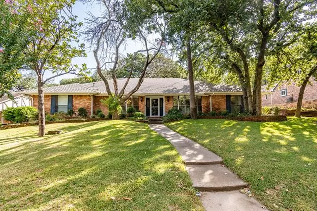 2715 Lincoln Drive, Arlington, TX 76006