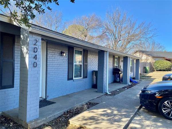 2040 Oakwood Court, Arlington, TX 76012