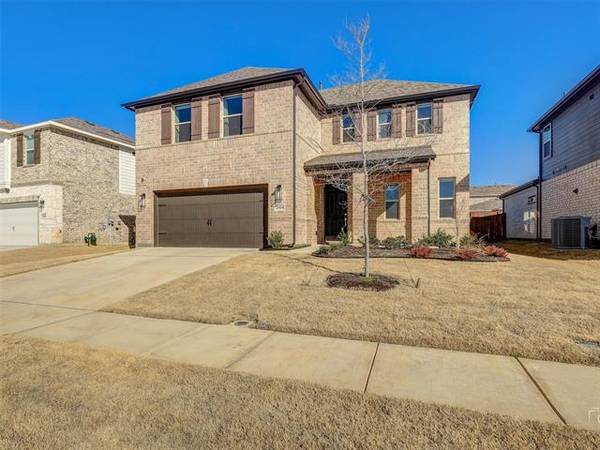 2604 Walker Avenue, Aubrey, TX 76227